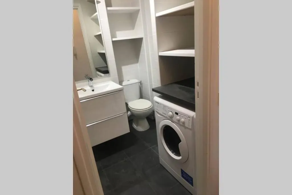 Studio meublé proche plages et vieille ville Antibes Appartement